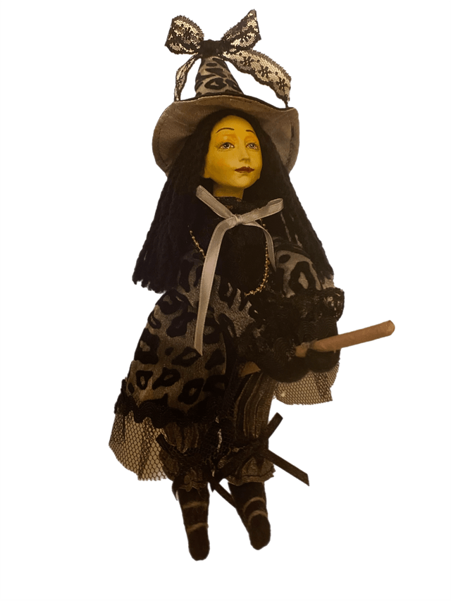 Witches of Pendle - Daisy 25cm