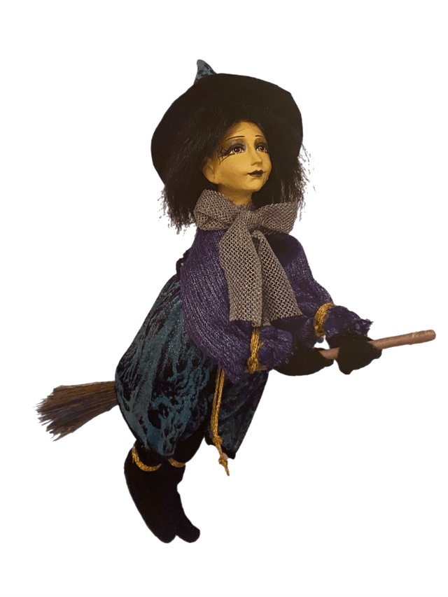 Witches of Pendle - Cordelia 30cm