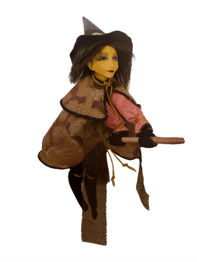 Witches of Pendle - Cordelia 30cm